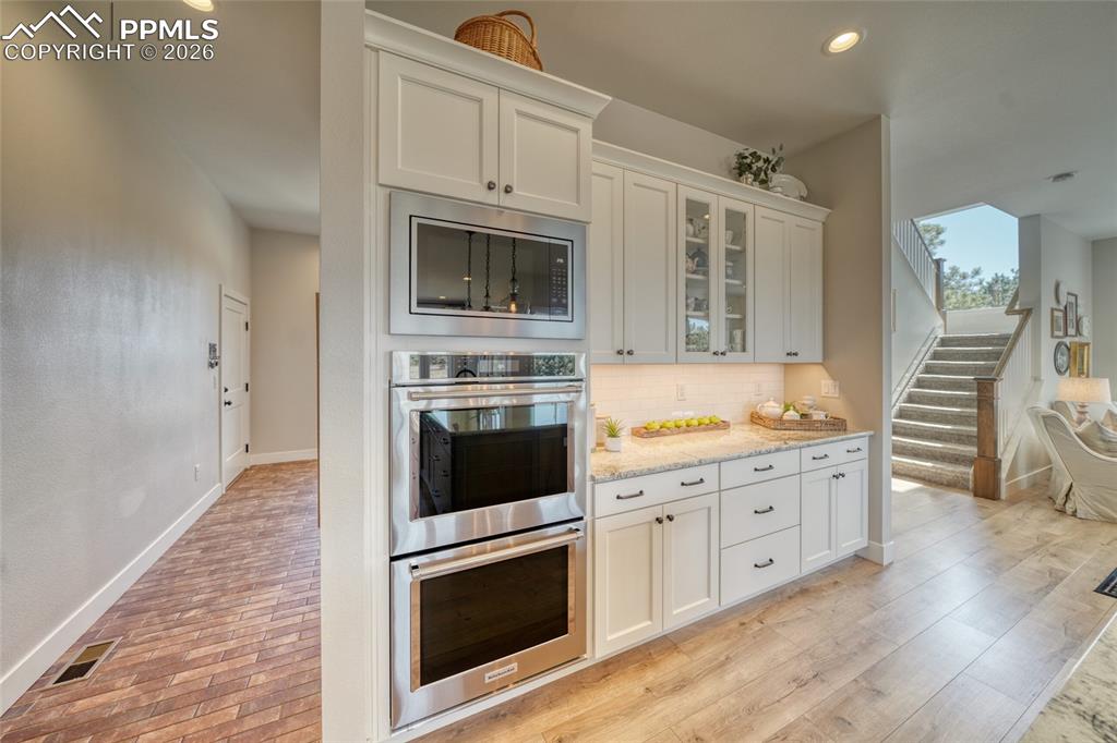 Image 19 of 50: Kitchen