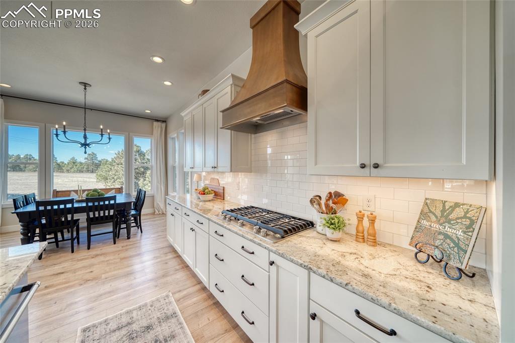 Image 20 of 50: Kitchen