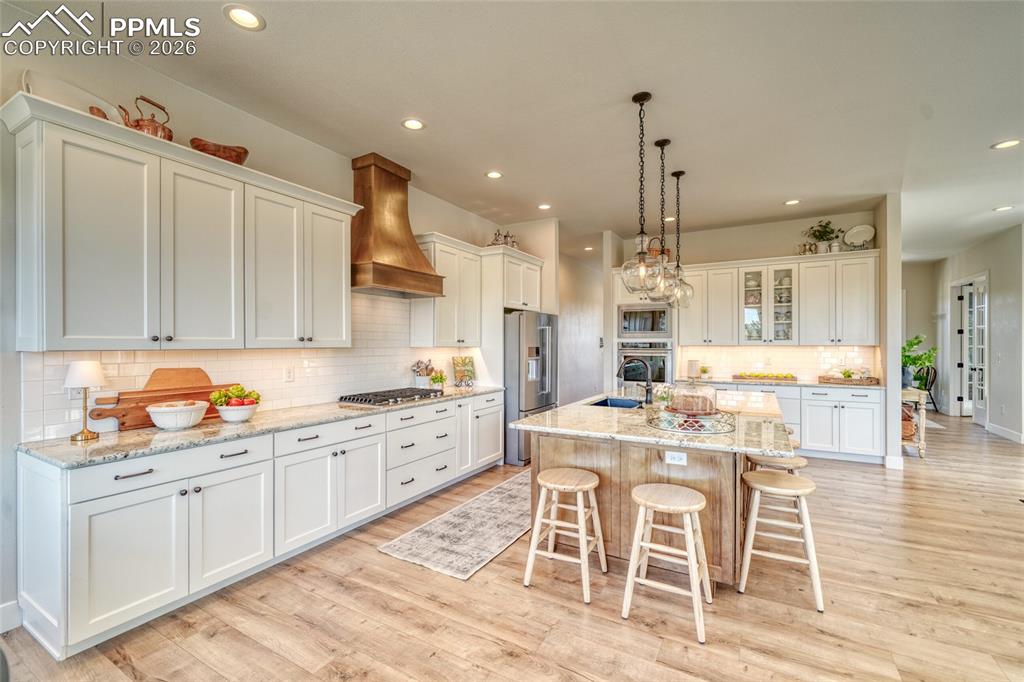 Image 21 of 50: Kitchen