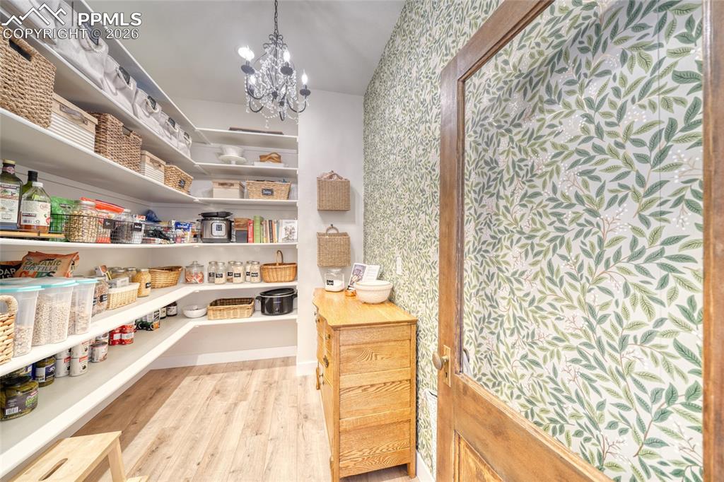 Image 22 of 50: Pantry