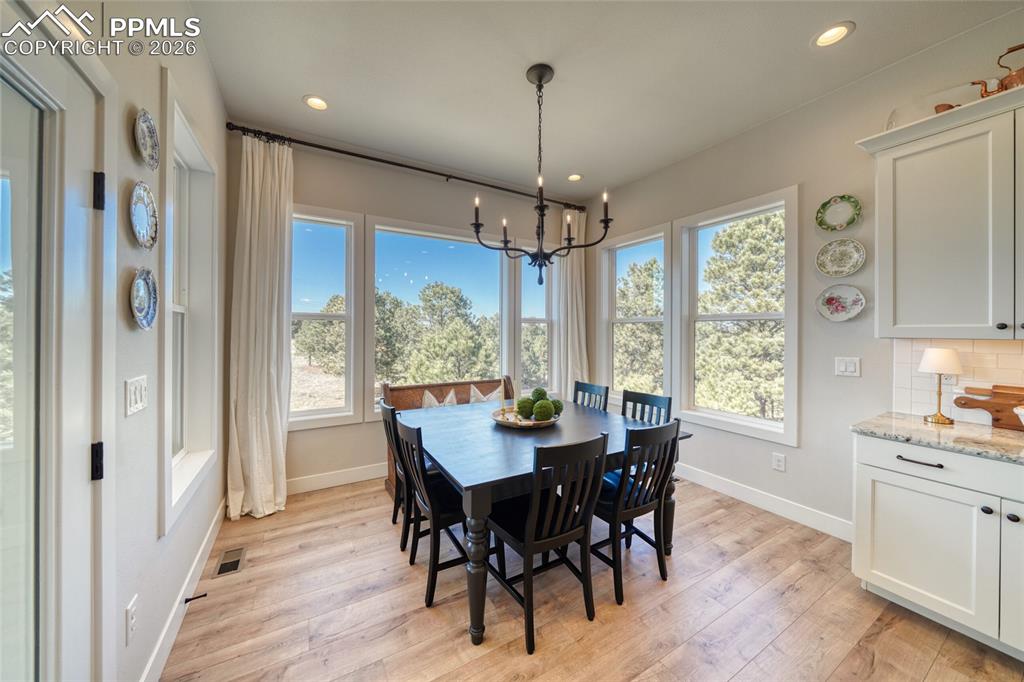 Image 26 of 50: Dining Area