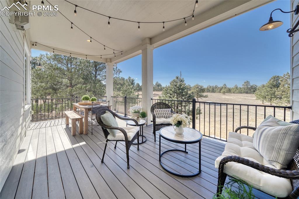 Image 27 of 50: Deck