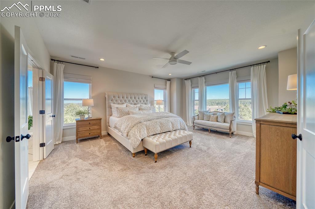 Image 29 of 50: Bedroom