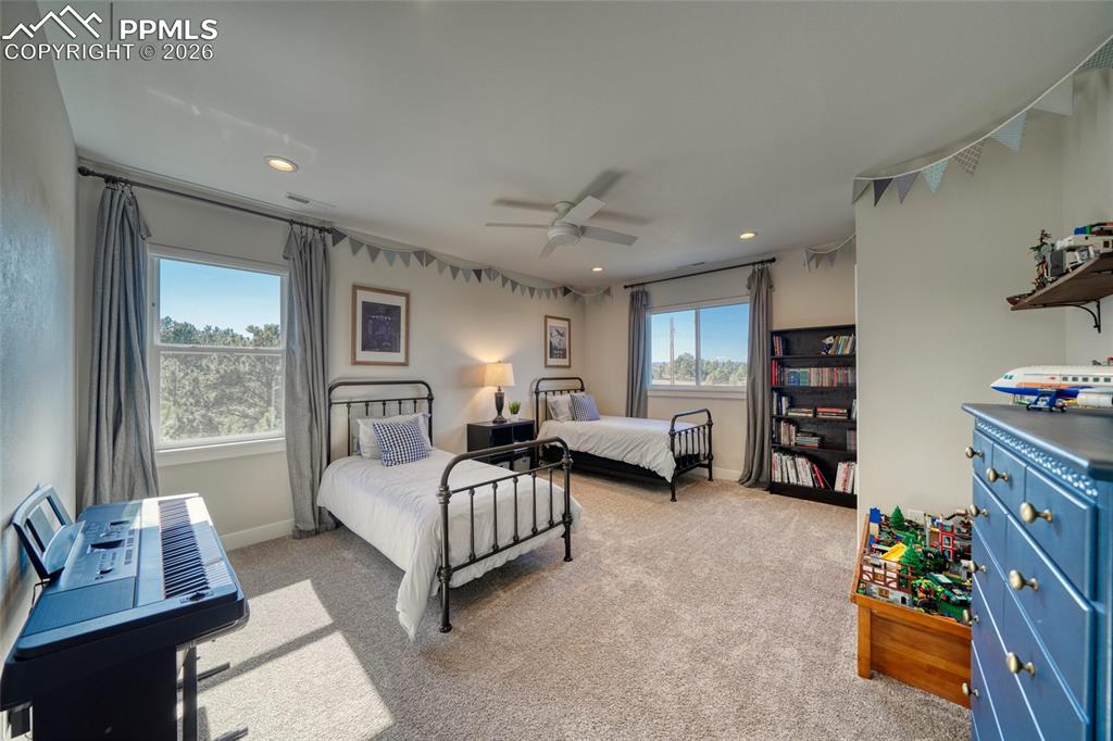 Image 32 of 50: Bedroom