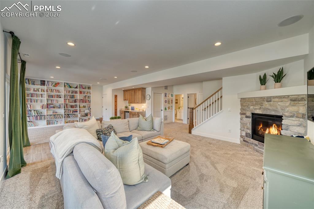 Image 41 of 50: Living Room