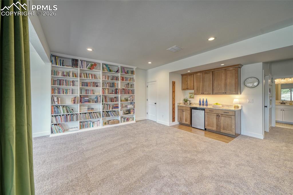 Image 42 of 50: Kitchen