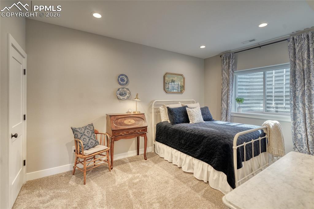 Image 46 of 50: Bedroom