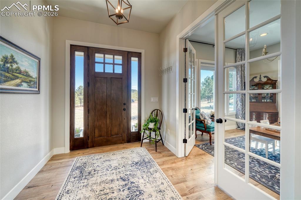 Image 7 of 50: Entry