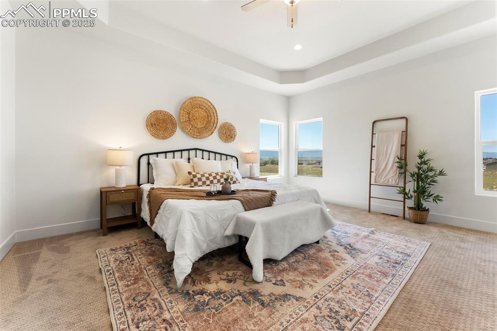 Image 15 of 34: Bedroom