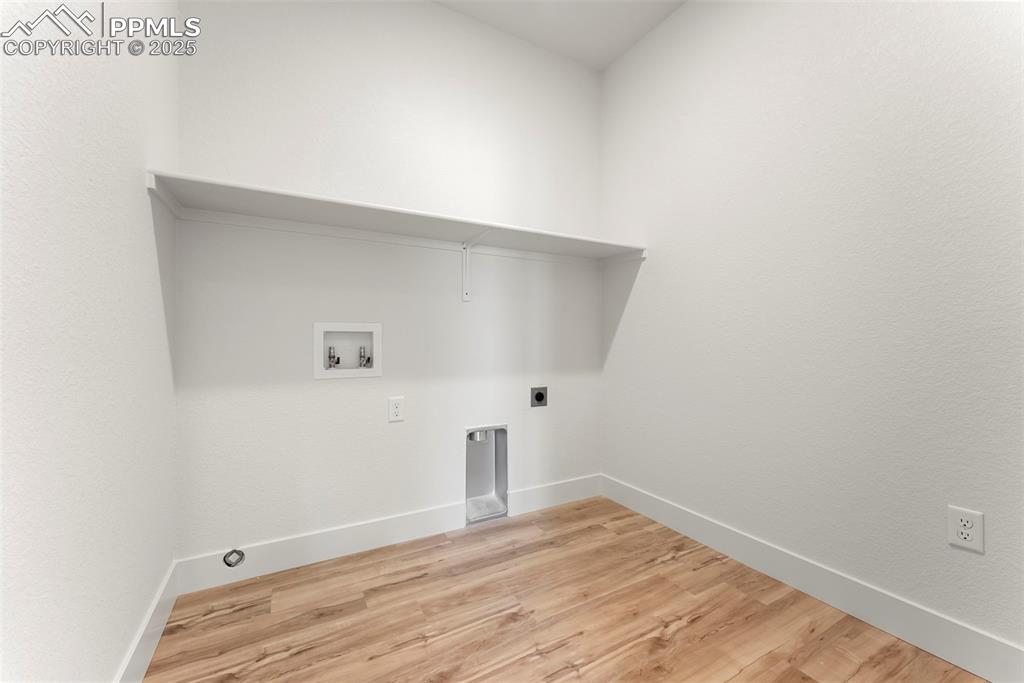 Image 21 of 34: Laundry