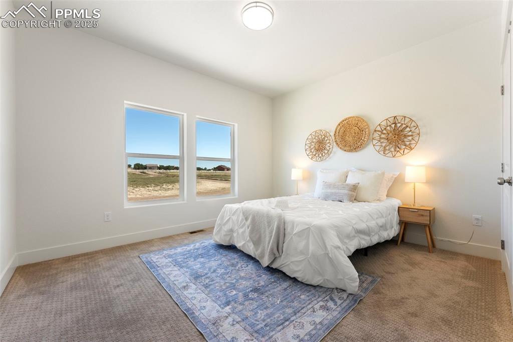 Image 23 of 34: Bedroom