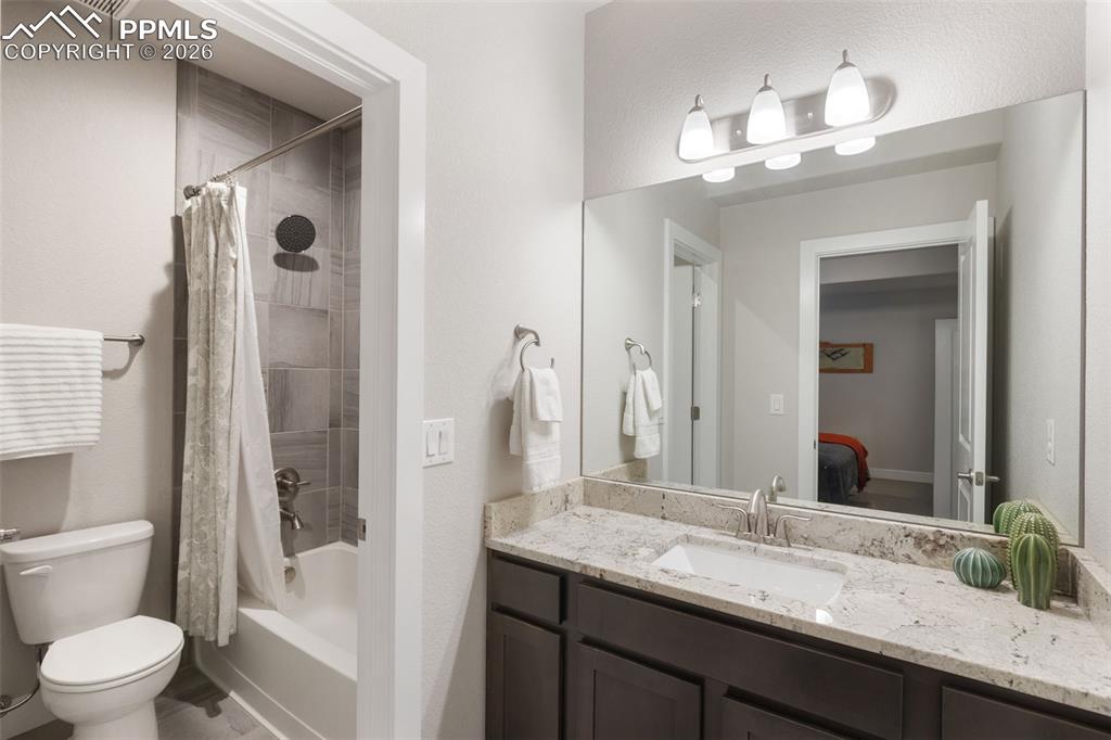 Image 26 of 39: Bathroom