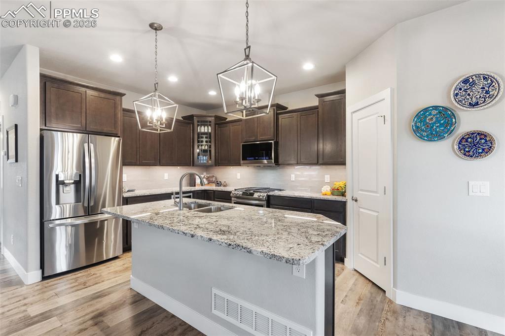 Image 7 of 39: Kitchen