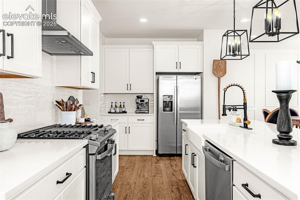 Image 10 of 48: Kitchen