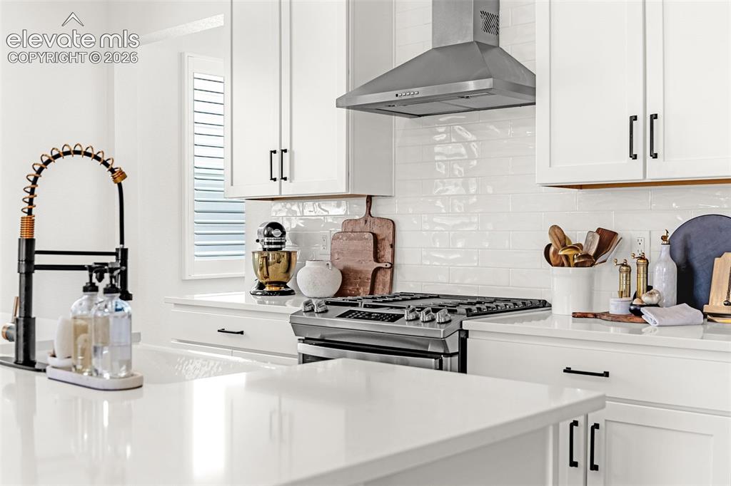 Image 11 of 48: Kitchen