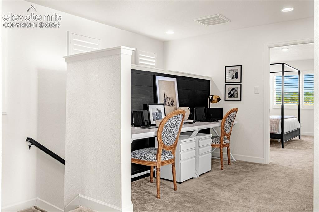 Image 18 of 48: Office