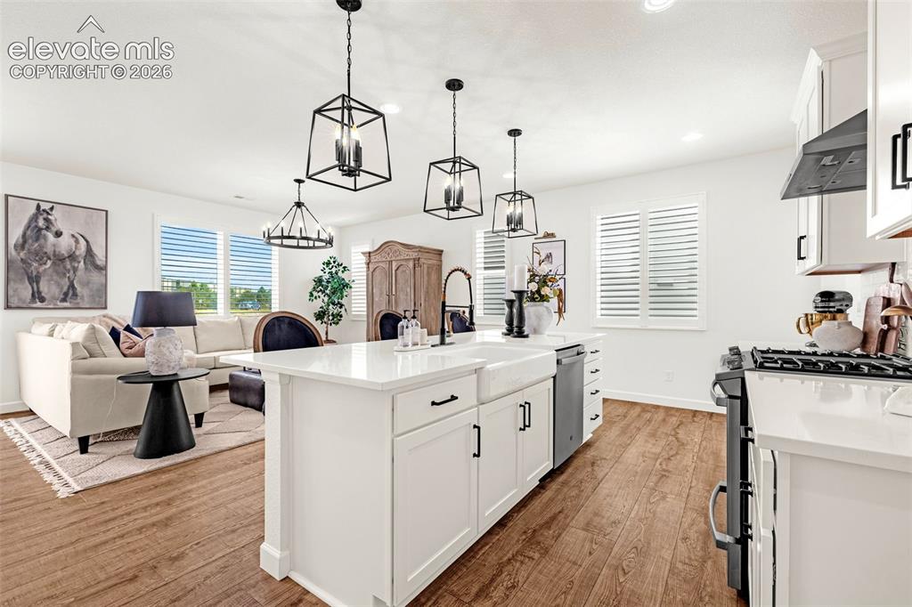 Image 5 of 48: Kitchen