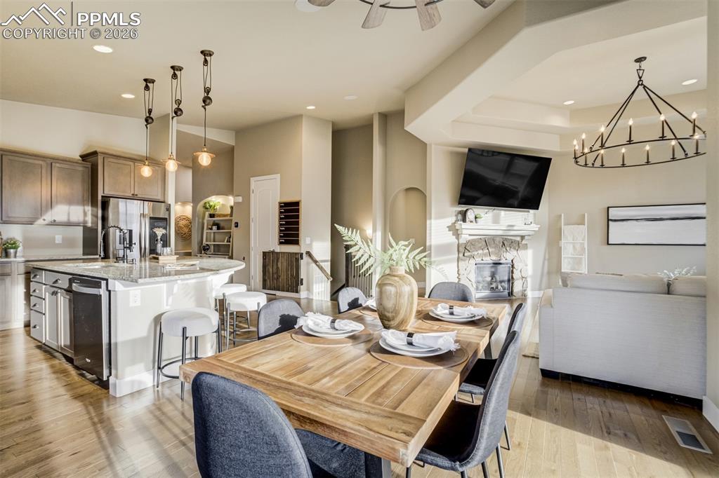 Image 9 of 49: Dining Area