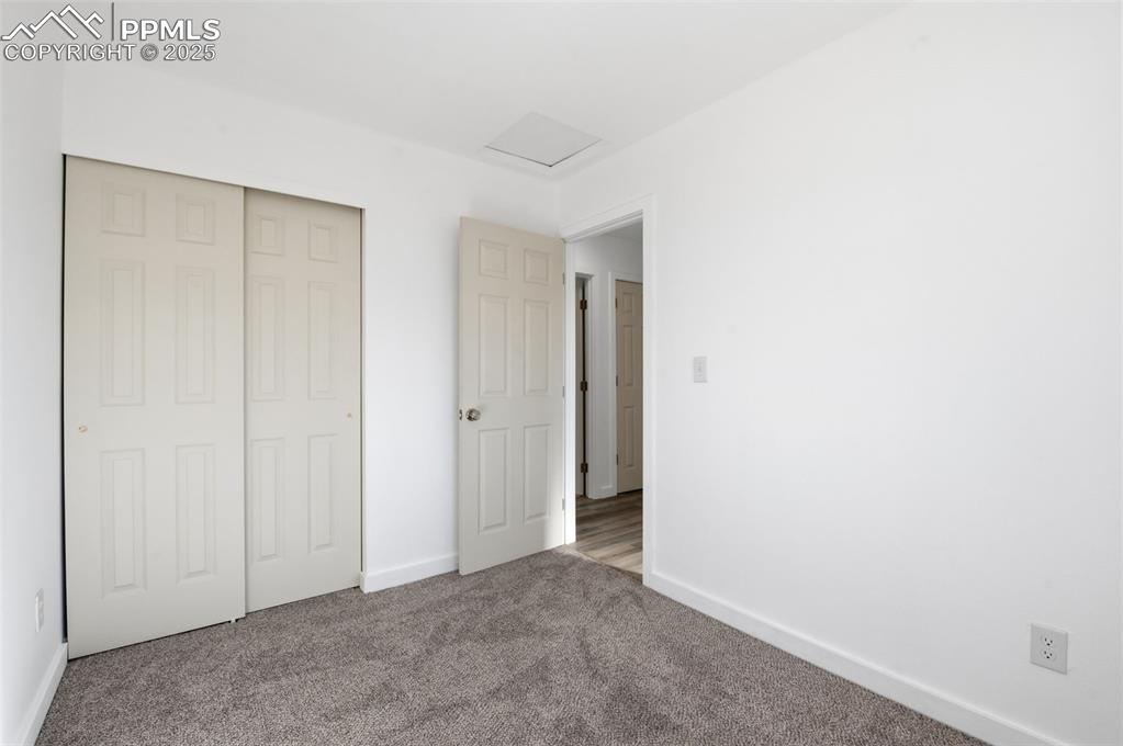 Image 17 of 27: Bedroom