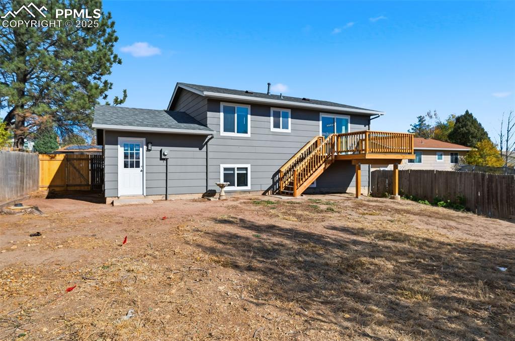 Image 25 of 27: Back of Structure