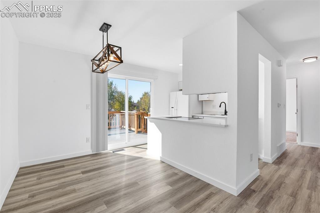 Image 6 of 27: Dining Area