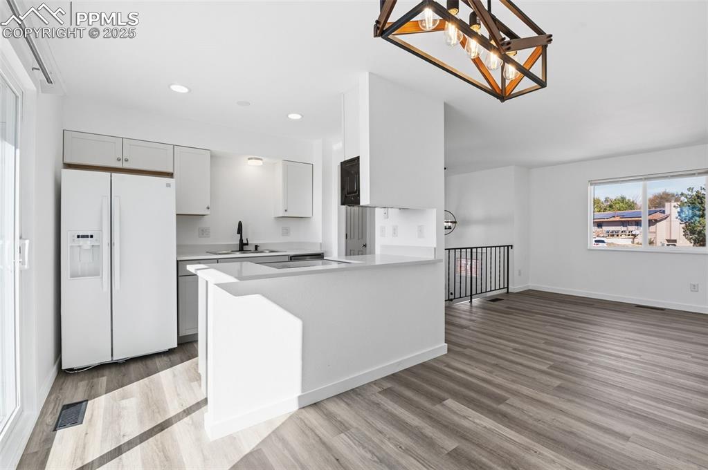 Image 7 of 27: Kitchen