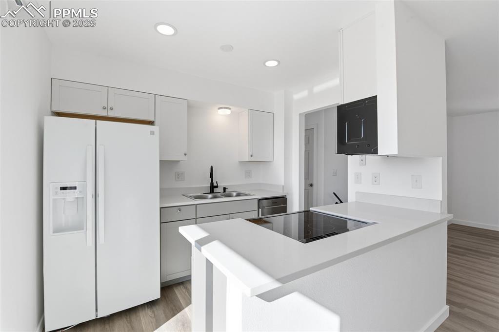 Image 8 of 27: Kitchen