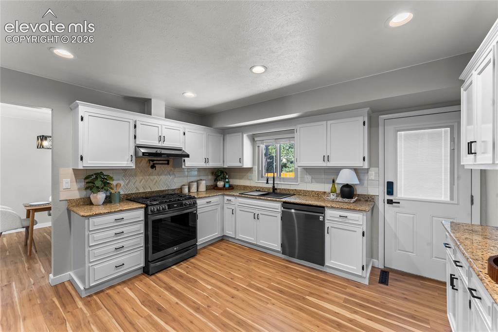 Image 14 of 50: A chef’s delight! This bright, openFully reimagined gourmet kitchen blendin