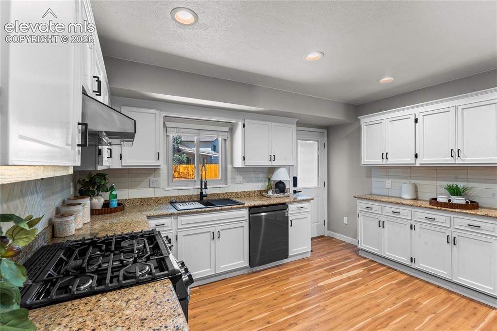 Image 15 of 50: Fully reimagined gourmet kitchen blending high-tech convenience with design