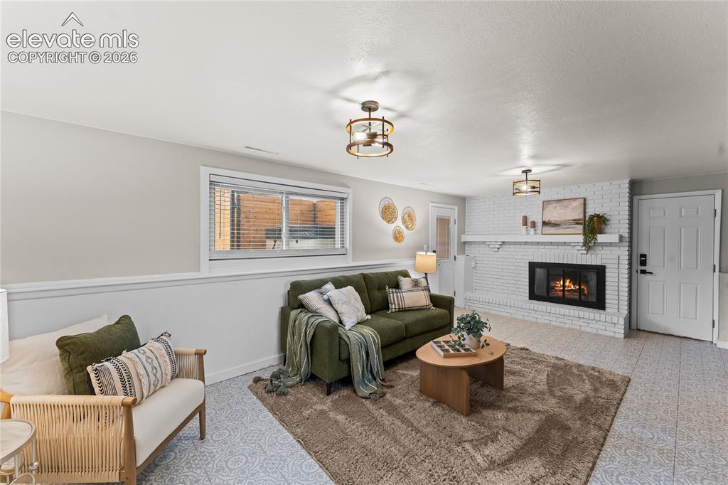 Image 27 of 50: This bright transition space features soft, neutral tones and patterned car
