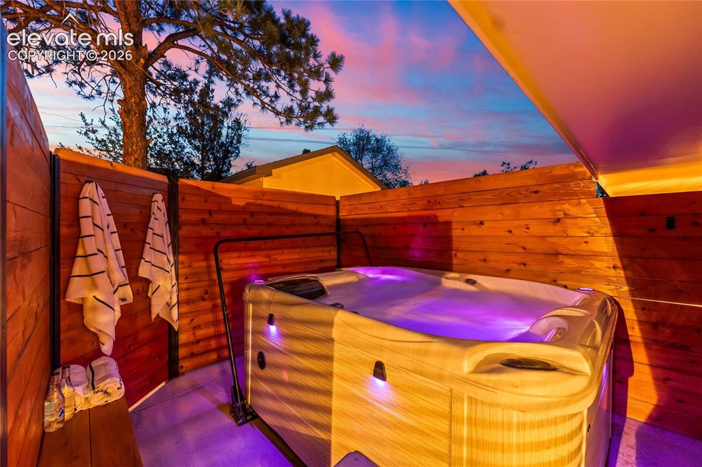 Image 40 of 50: Tucked away and totally secluded. Soak under the Colorado stars in the incl