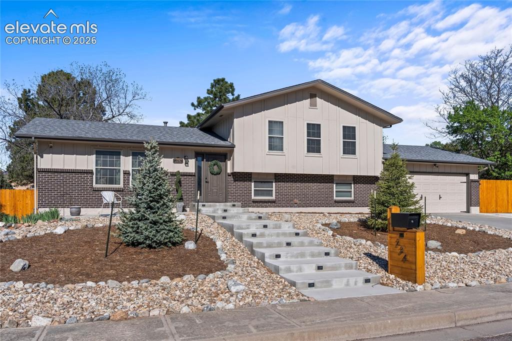 Image 41 of 50: Grand entrance in Golden Hills!