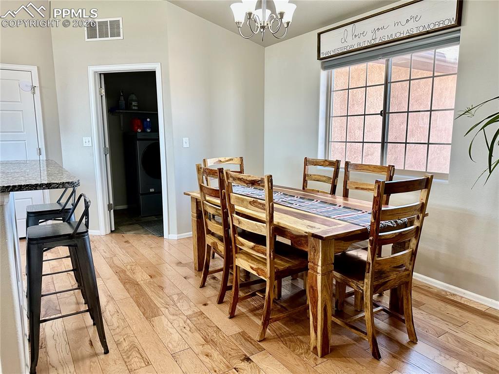 Image 10 of 46: Dining Area