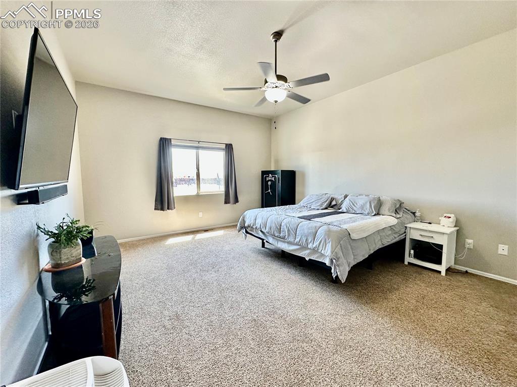 Image 12 of 46: Bedroom