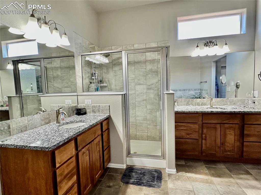 Image 14 of 46: Bathroom