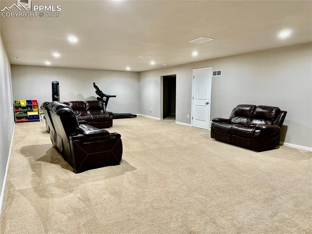 Image 23 of 46: Living Room