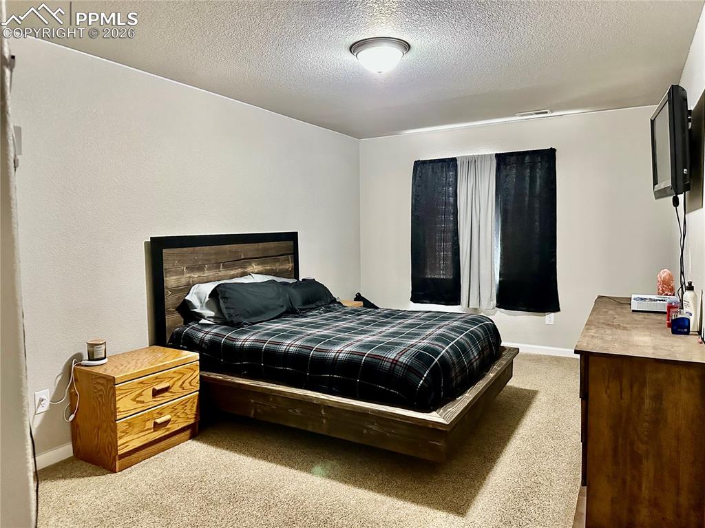 Image 26 of 46: Bedroom