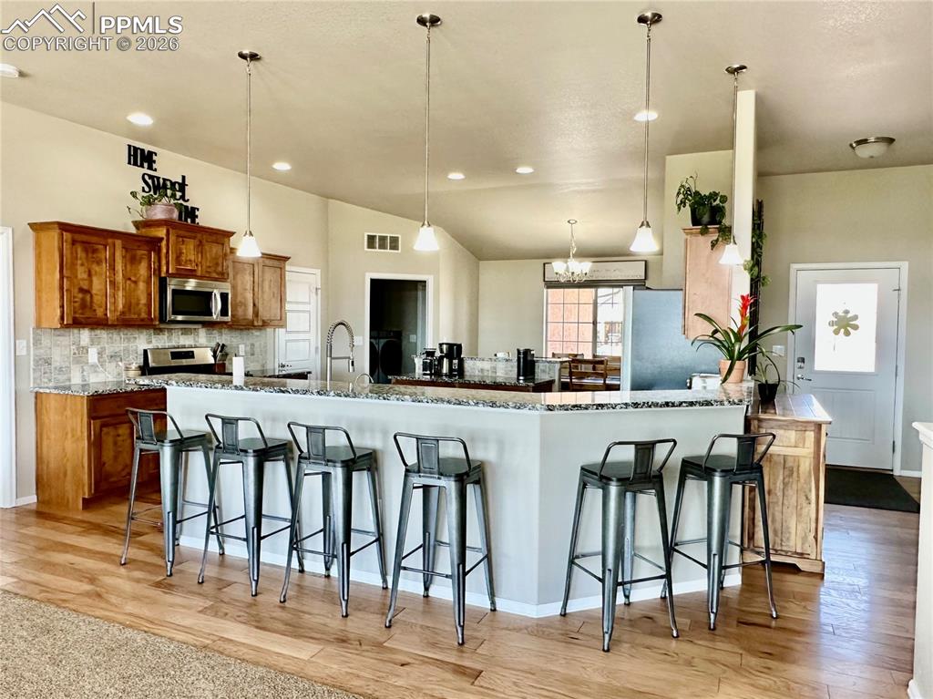 Image 7 of 46: Kitchen