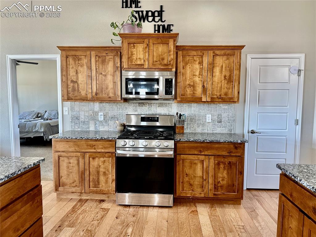 Image 9 of 46: Kitchen