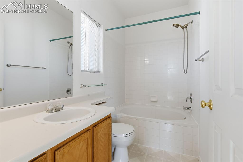 Image 18 of 45: Full bath with soaking tub