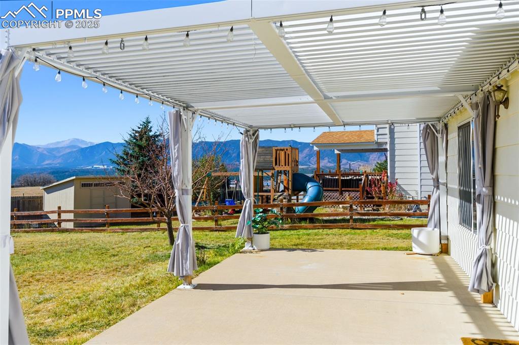 Image 32 of 45: Louvered pergola with adjustable louvers