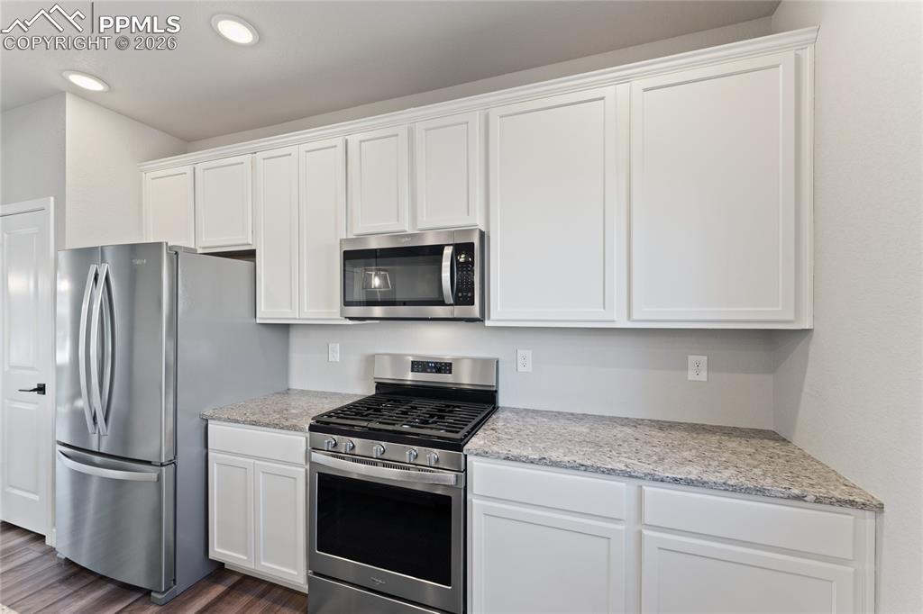 Image 11 of 48: Kitchen