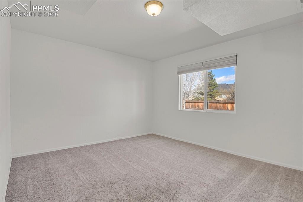 Image 14 of 19: Lower Bed room 