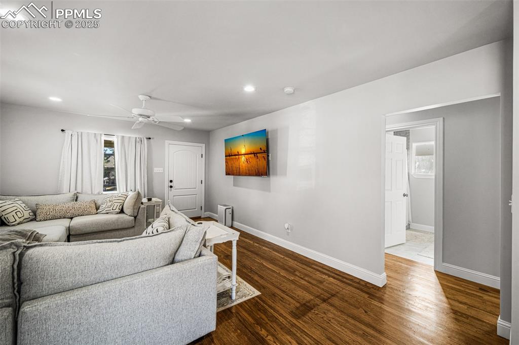 Image 10 of 21: Living Room