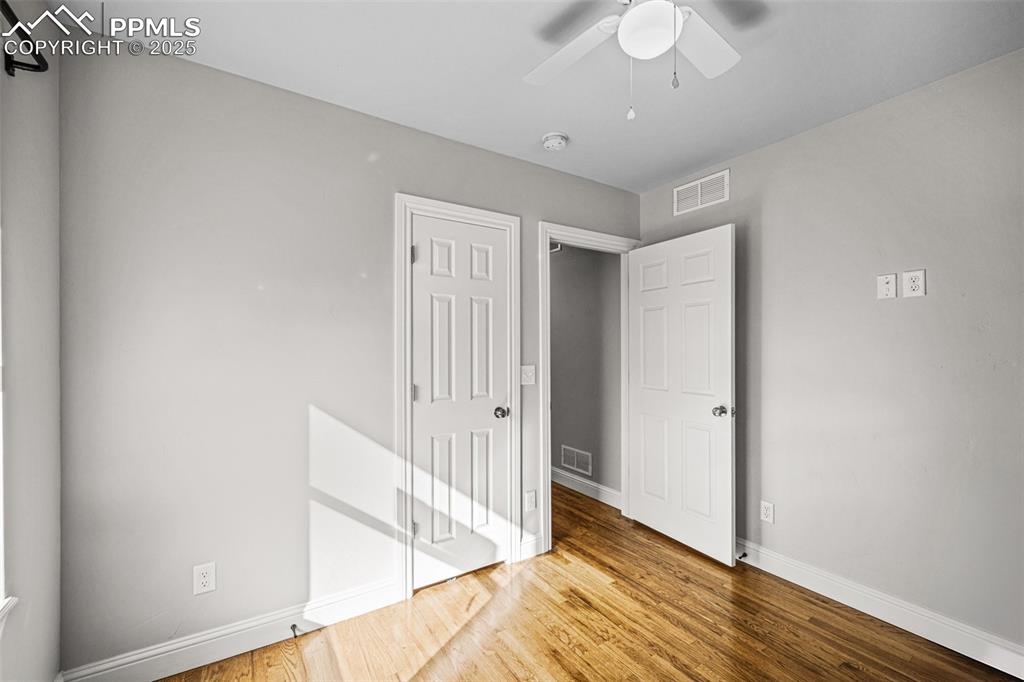 Image 13 of 21: Bedroom