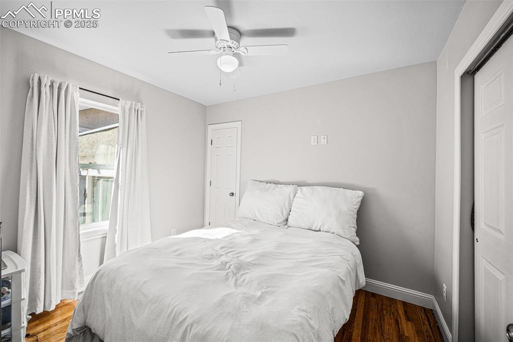 Image 15 of 21: Bedroom