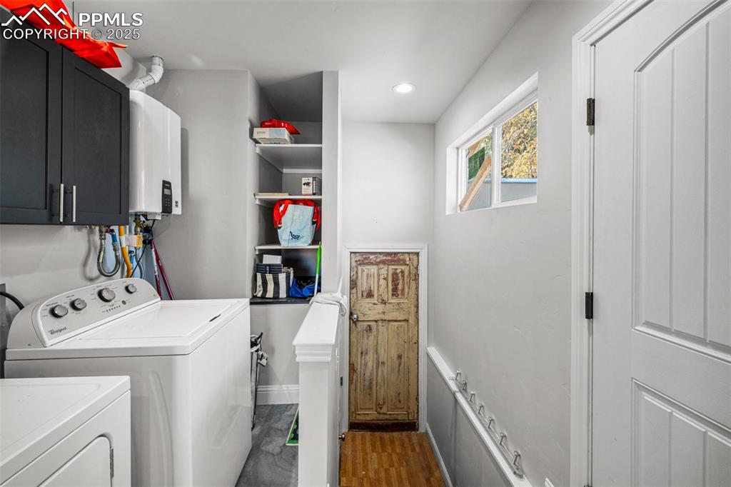 Image 16 of 21: Laundry