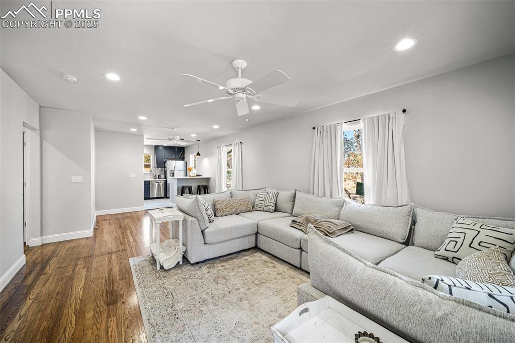 Image 3 of 21: Living Room