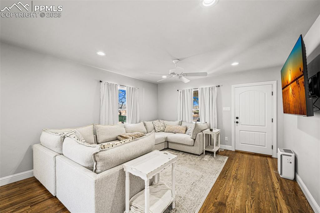 Image 6 of 21: Living Room