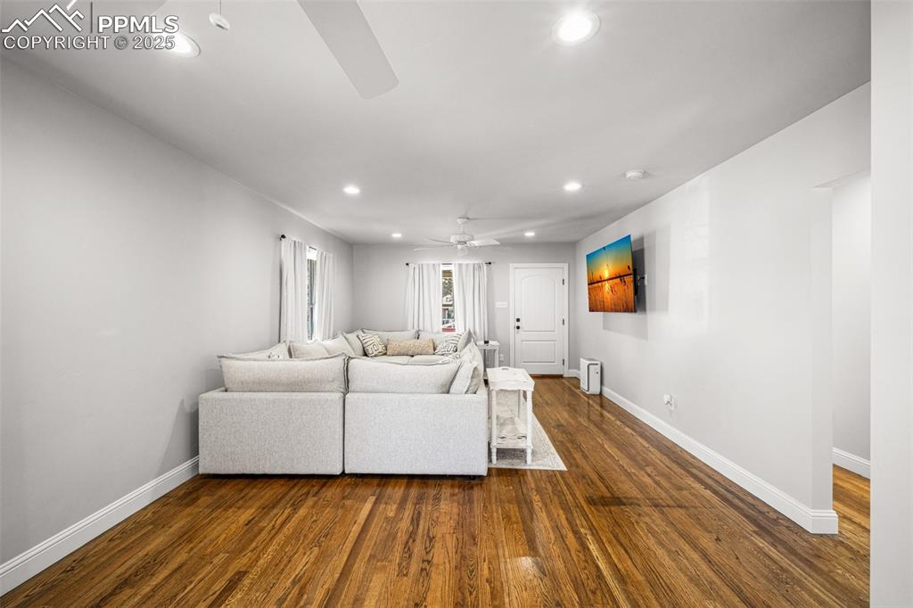 Image 9 of 21: Living Room